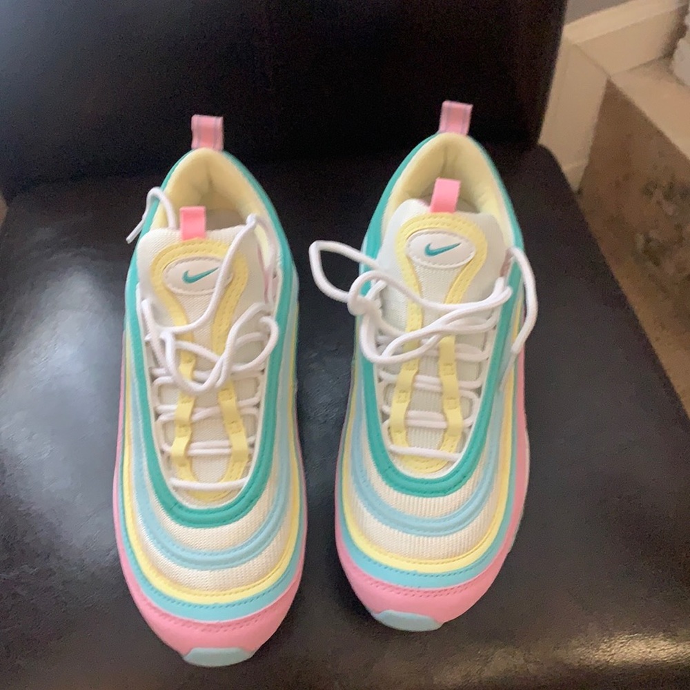 Nike AirMax - size 7
